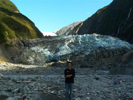 moi devant le glacier