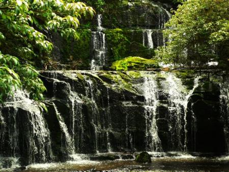 tiens encore une cascade.....