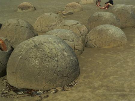 moeraki boulders