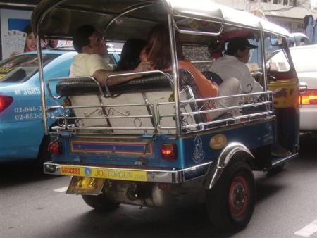 tuc tuc =arnaqueur et pas la clim comme les taxi moin cher!