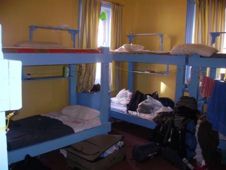 voila a quoi ressemble un chambre de routard ......et c mixte en plus!!! mais cheap