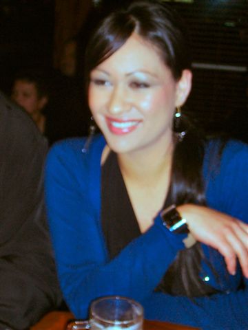 Tamar serveuse Maori, chante tres bien, on bosse souvent ensemble